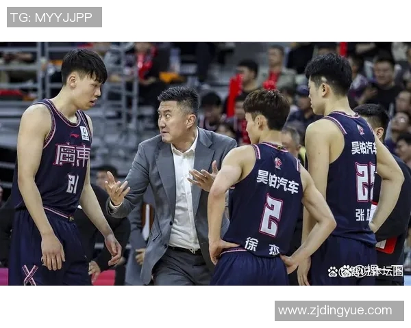 CBA季后赛广东队与山东队激战正酣精彩对决引发球迷热议