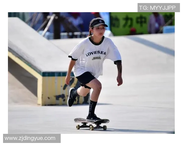 重庆极限运动嘉年华滑板队精彩表现速度飞扬引发热烈反响